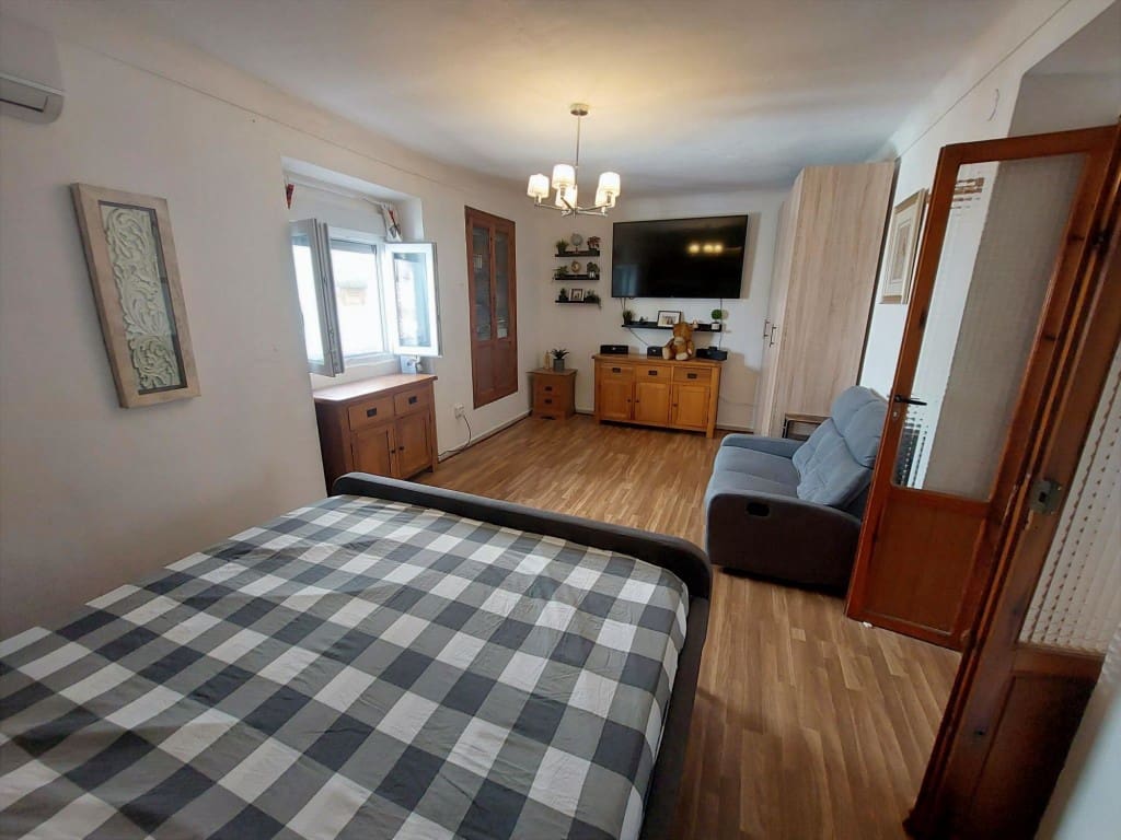3 makuuhuone Omakotitalo myytävänä paikassa Castillo de Locubin mukana uima-altaan 
autotalli - 64 950 € (Ref: 10027611)