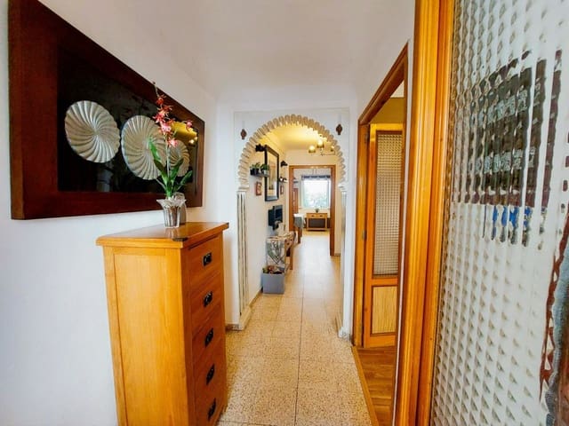 3 makuuhuone Omakotitalo myytävänä paikassa Castillo de Locubín mukana uima-altaan 
autotalli - 64 950 € (Ref: 10027611)