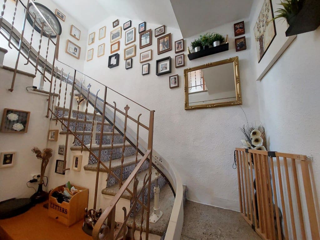 3 makuuhuone Omakotitalo myytävänä paikassa Castillo de Locubin mukana uima-altaan 
autotalli - 64 950 € (Ref: 10027611)