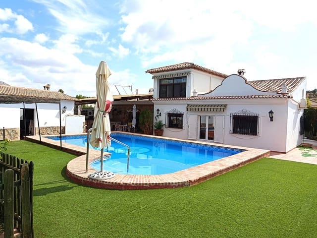3 soveværelse Villa til salg i Priego de Córdoba med swimmingpool - € 259.000 (Ref: 10028140)