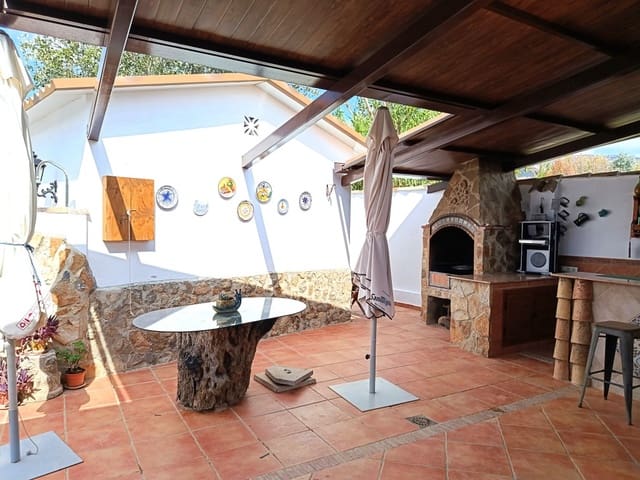 3 soveværelse Villa til salg i Priego de Córdoba med swimmingpool - € 259.000 (Ref: 10028140)