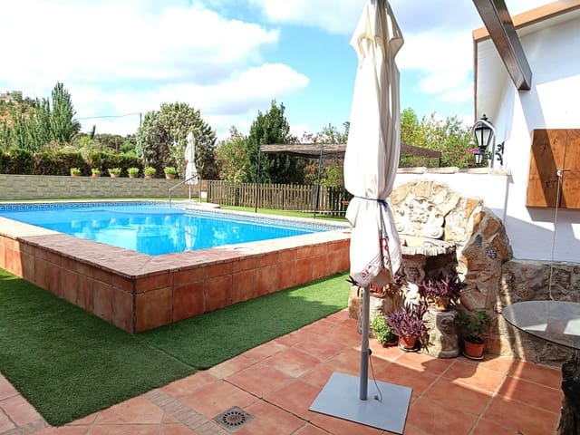 3 soveværelse Villa til salg i Priego de Córdoba med swimmingpool - € 259.000 (Ref: 10028140)