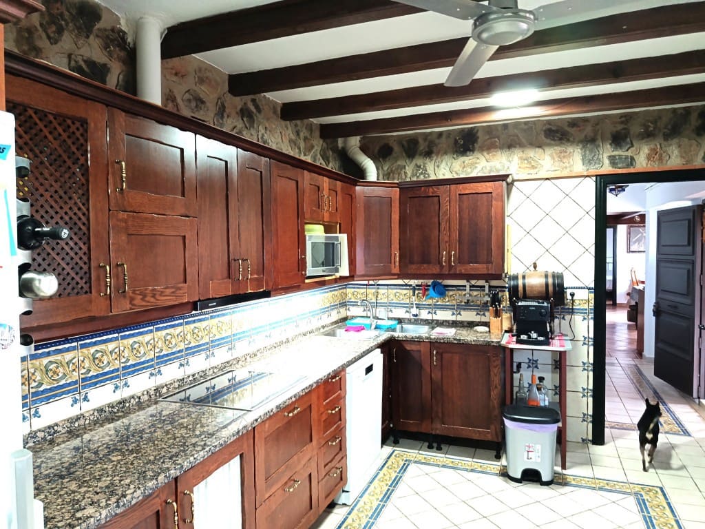 3 soveværelse Villa til salg i Priego de Cordoba med swimmingpool - € 259.000 (Ref: 10028140)