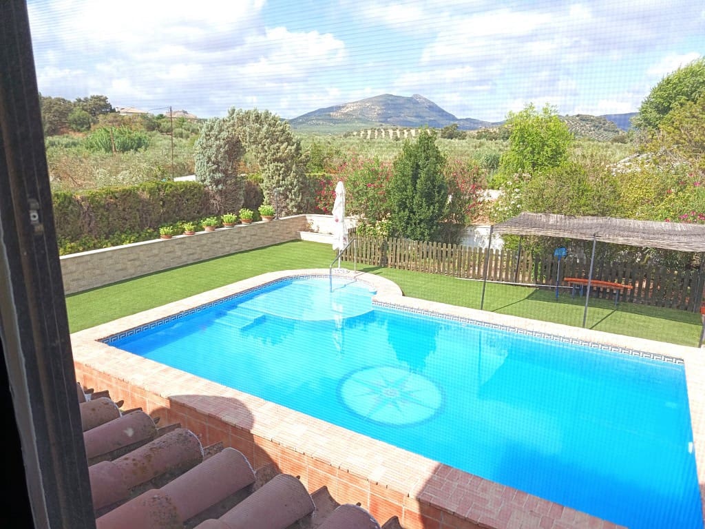 3 soveværelse Villa til salg i Priego de Cordoba med swimmingpool - € 259.000 (Ref: 10028140)