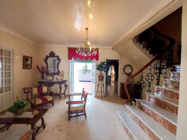 8 soverom Hus til salgs i Luque med svømmebasseng - € 99 000 (Ref: 10030141)