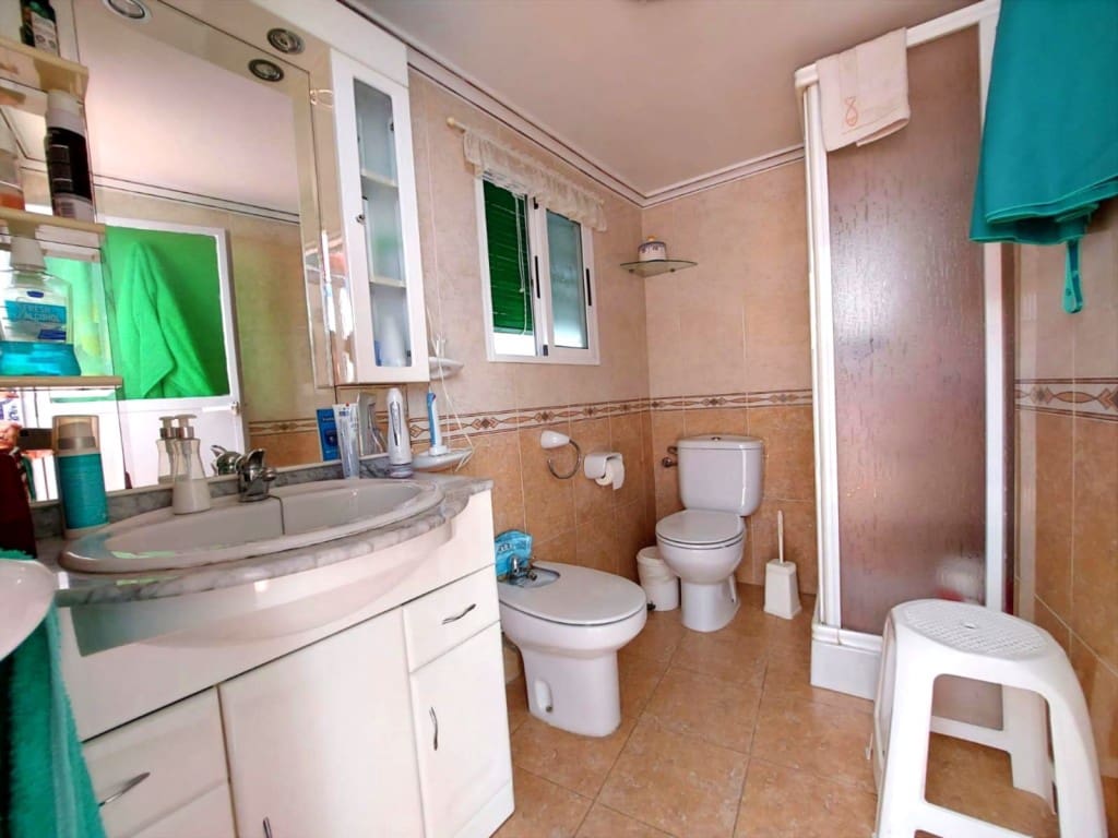 8 soverom Hus til salgs i Luque med svømmebasseng - € 99 000 (Ref: 10030141)