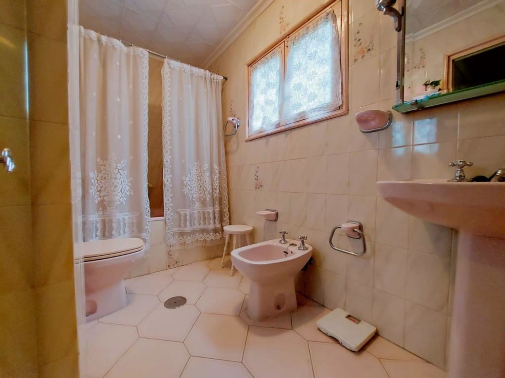 8 soverom Hus til salgs i Luque med svømmebasseng - € 99 000 (Ref: 10030141)