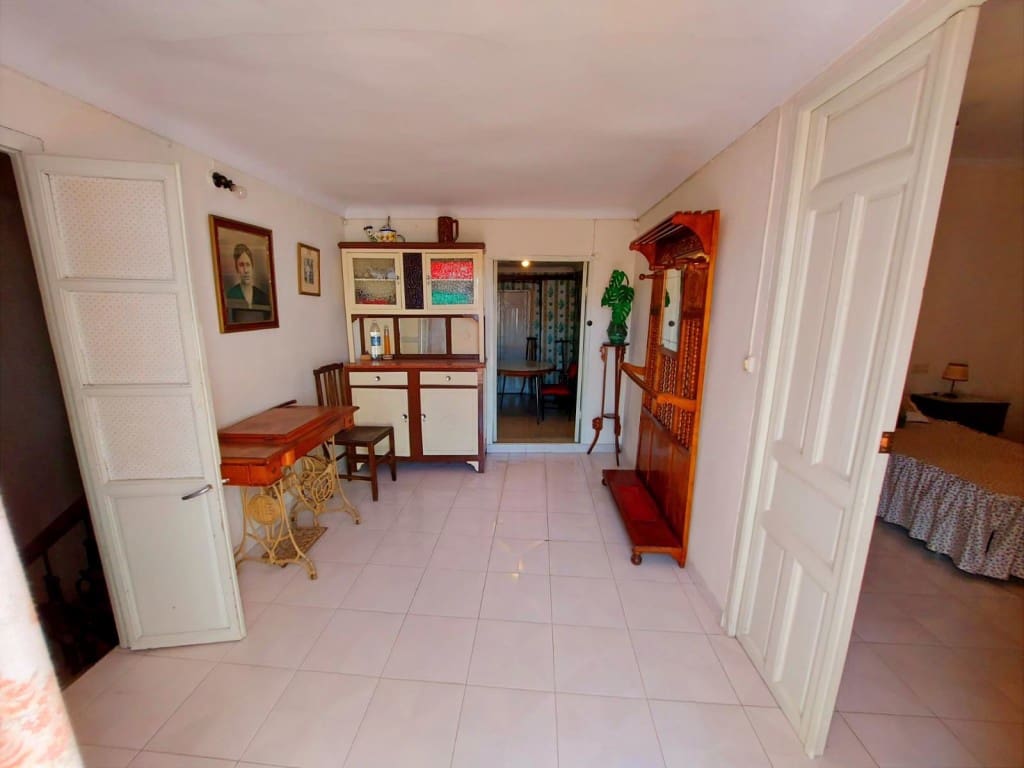 8 soverom Hus til salgs i Luque med svømmebasseng - € 99 000 (Ref: 10030141)