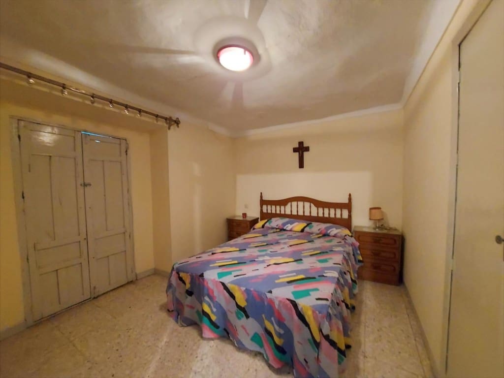 8 soverom Hus til salgs i Luque med svømmebasseng - € 99 000 (Ref: 10030141)
