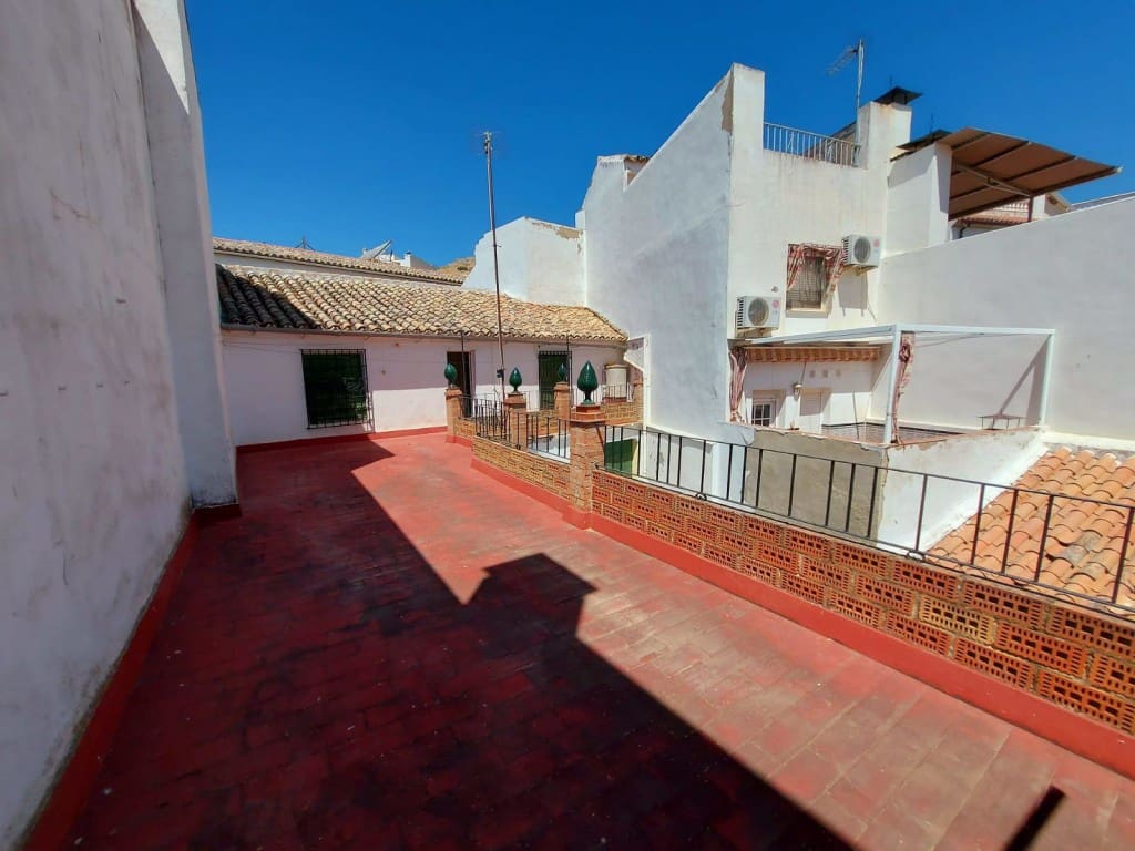 8 soverom Hus til salgs i Luque med svømmebasseng - € 99 000 (Ref: 10030141)