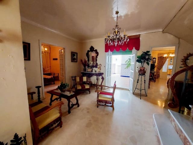 8 soverom Hus til salgs i Luque med svømmebasseng - € 99 000 (Ref: 10030141)