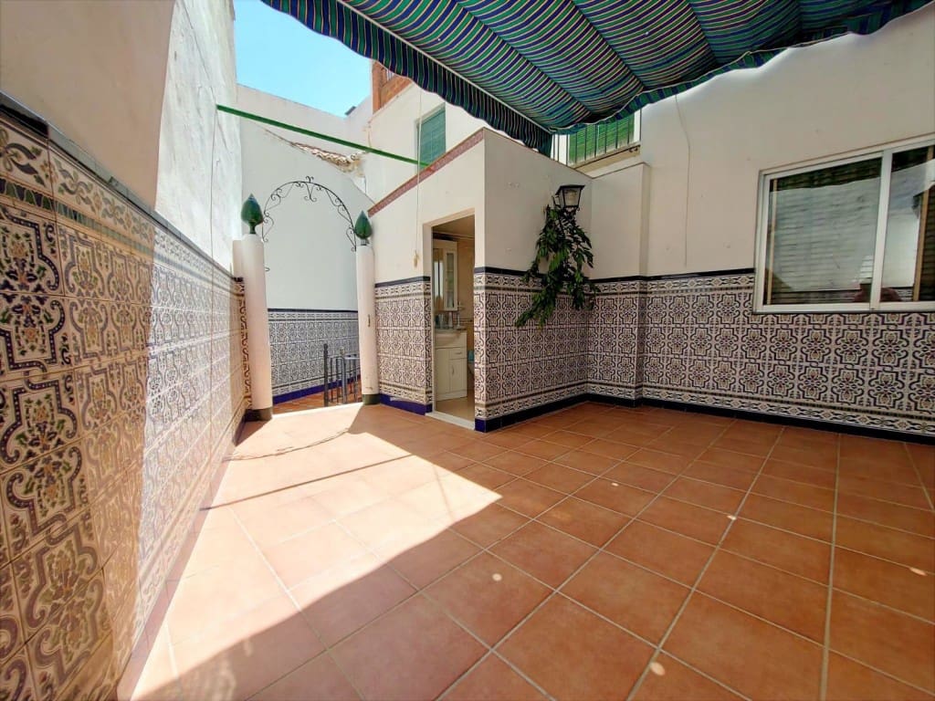 8 soverom Hus til salgs i Luque med svømmebasseng - € 99 000 (Ref: 10030141)