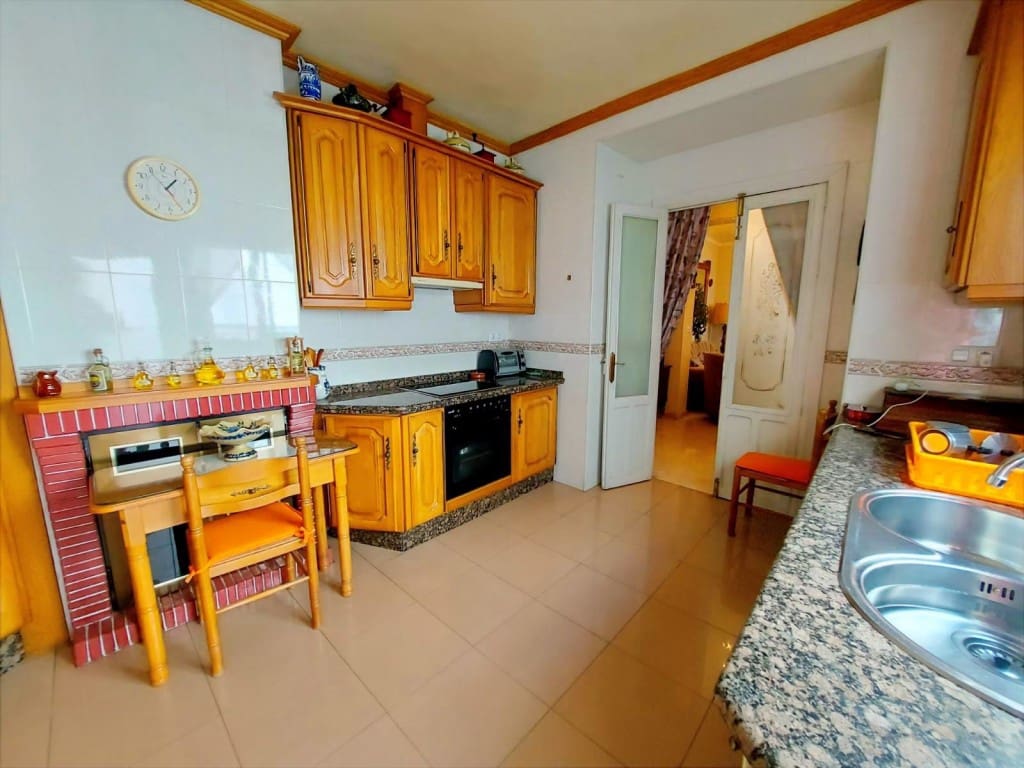 8 soverom Hus til salgs i Luque med svømmebasseng - € 99 000 (Ref: 10030141)