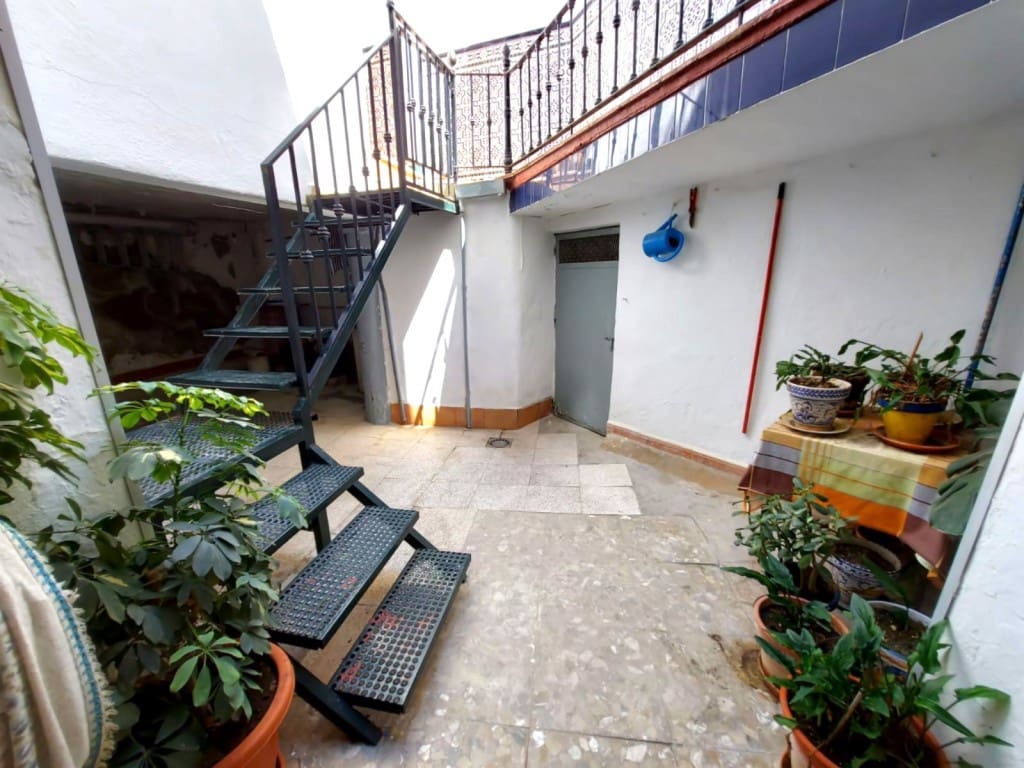 8 soverom Hus til salgs i Luque med svømmebasseng - € 99 000 (Ref: 10030141)