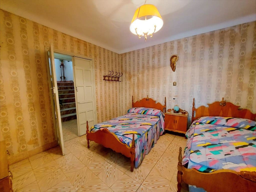 8 soverom Hus til salgs i Luque med svømmebasseng - € 99 000 (Ref: 10030141)