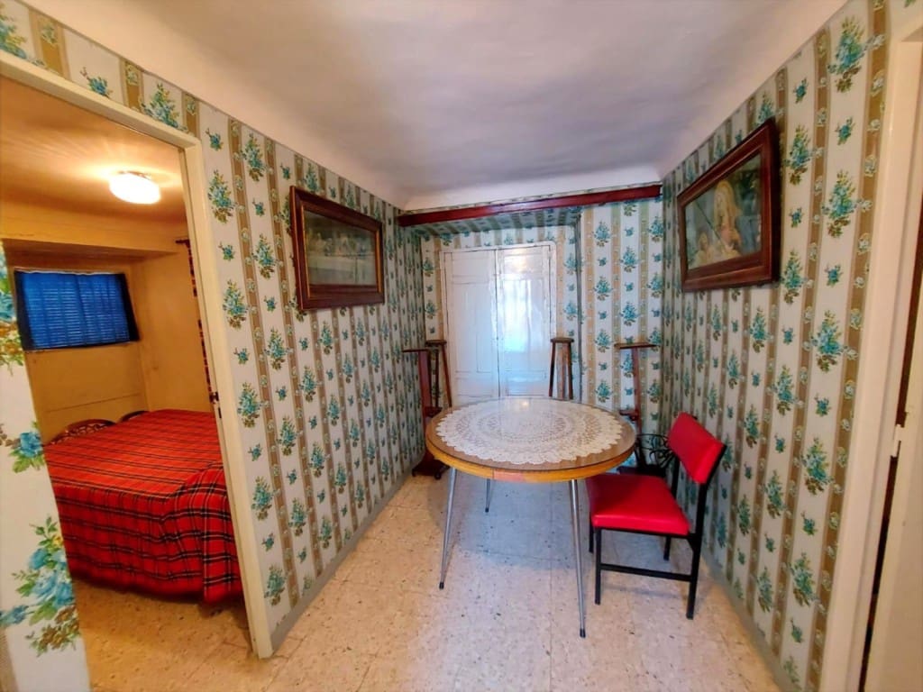 8 soverom Hus til salgs i Luque med svømmebasseng - € 99 000 (Ref: 10030141)