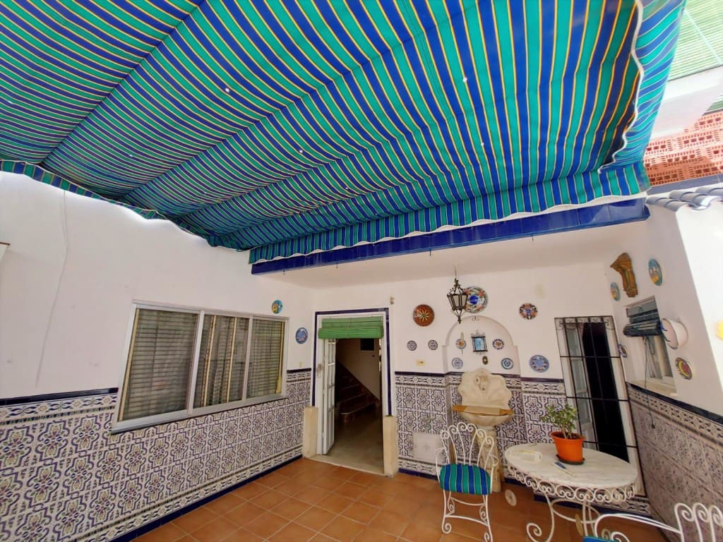 8 soverom Hus til salgs i Luque med svømmebasseng - € 99 000 (Ref: 10030141)