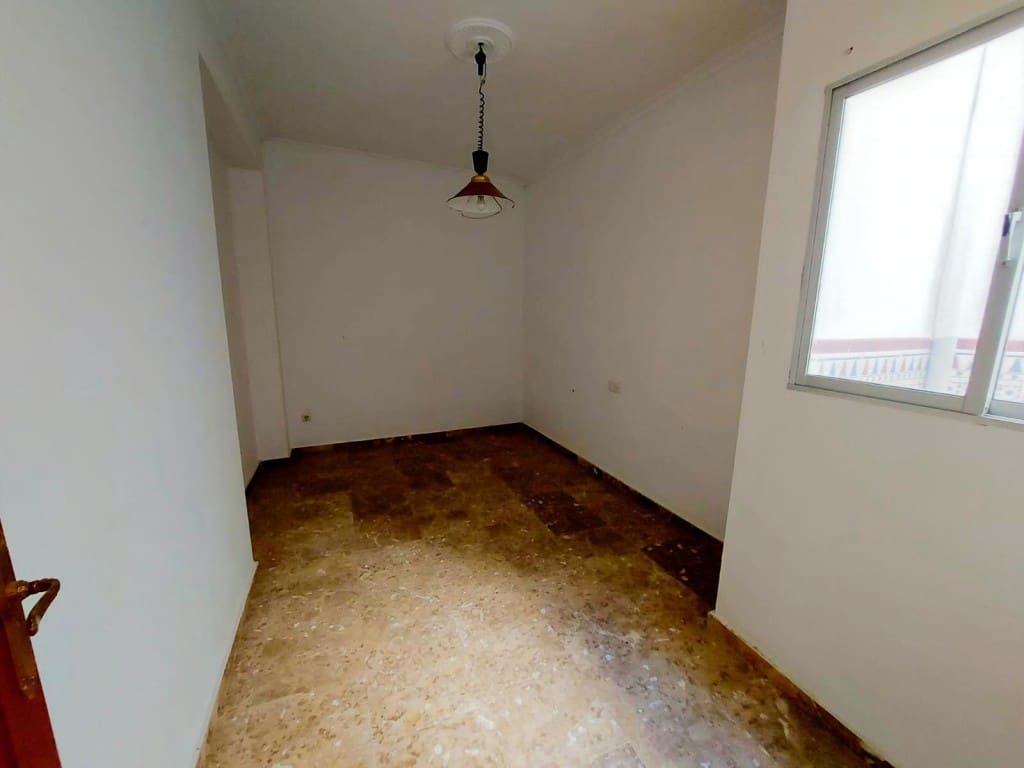 Apartment for sale in Luque with garage - € 99,000 (Ref: 10034976)