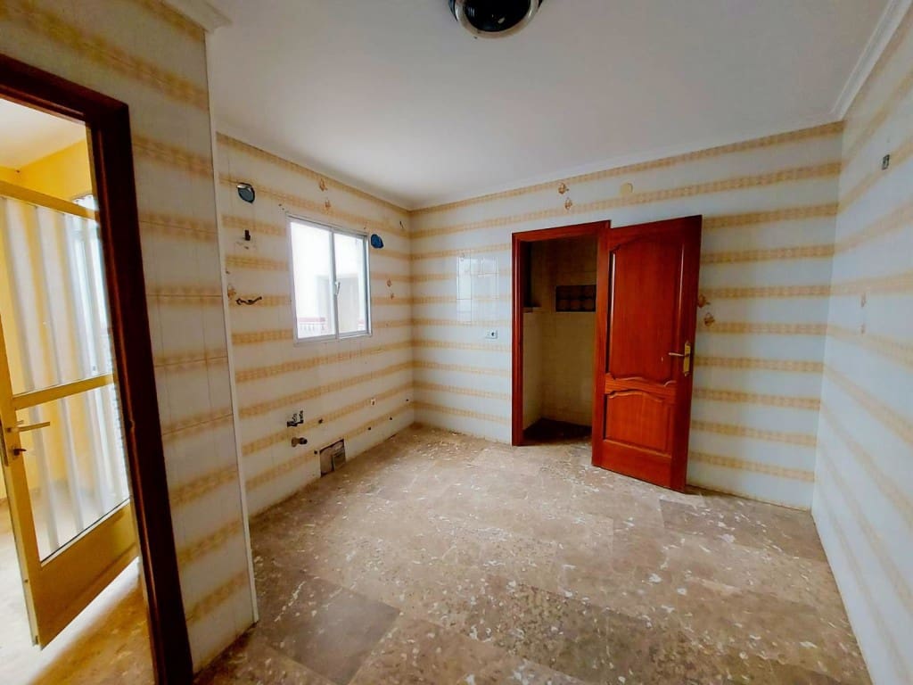 Apartment for sale in Luque with garage - € 99,000 (Ref: 10034976)