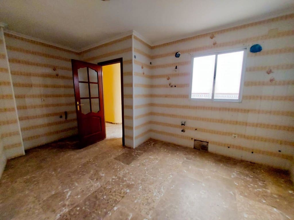 Apartment for sale in Luque with garage - € 99,000 (Ref: 10034976)