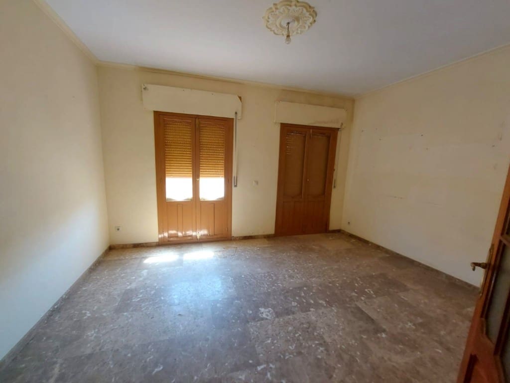 Apartment for sale in Luque with garage - € 99,000 (Ref: 10034976)