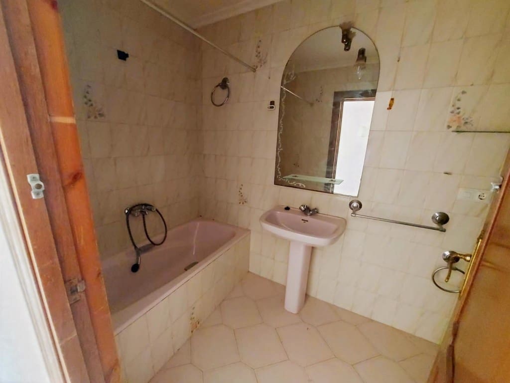 Apartment for sale in Luque with garage - € 99,000 (Ref: 10034976)