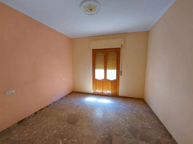 Apartment for sale in Luque with garage - € 99,000 (Ref: 10034976)