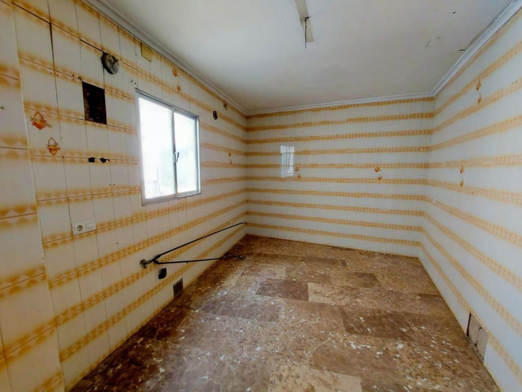 Apartment for sale in Luque with garage - € 99,000 (Ref: 10034976)