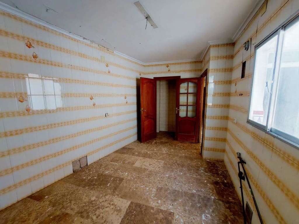 Apartment for sale in Luque with garage - € 99,000 (Ref: 10034976)