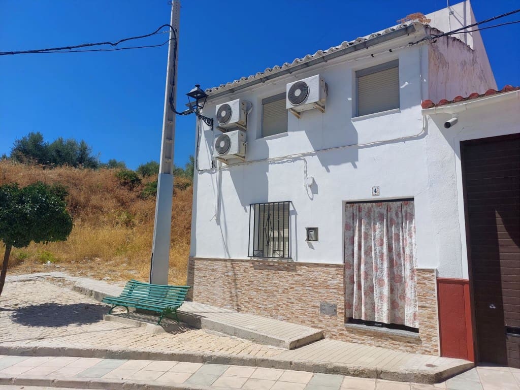 4 bedroom Townhouse for sale in Santiago de Calatrava with pool - € 72,000 (Ref: 10037767)