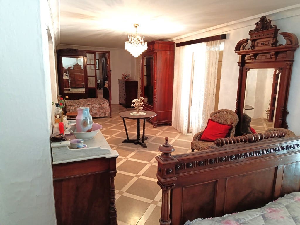 8 soveværelse Byhus til salg i Priego de Cordoba - € 113.000 (Ref: 10038342)