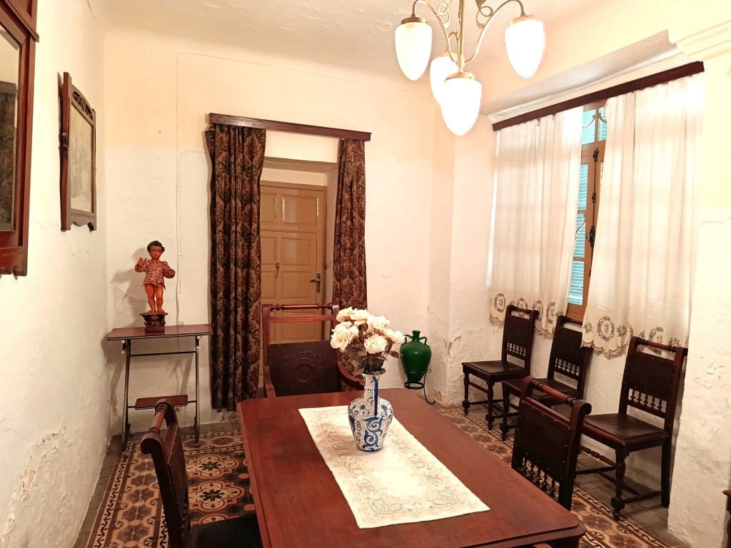 8 soveværelse Byhus til salg i Priego de Cordoba - € 113.000 (Ref: 10038342)