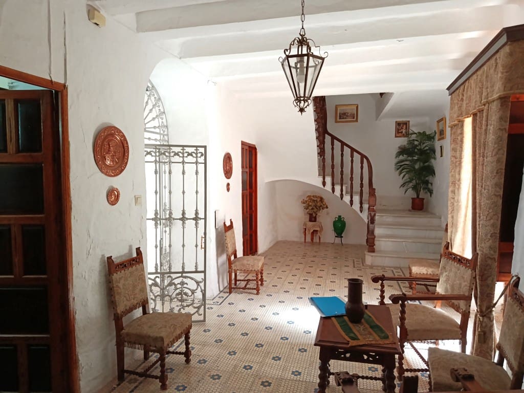 8 soveværelse Byhus til salg i Priego de Cordoba - € 113.000 (Ref: 10038342)