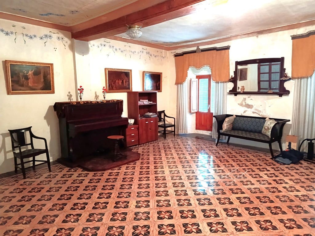 8 soveværelse Byhus til salg i Priego de Cordoba - € 113.000 (Ref: 10038342)
