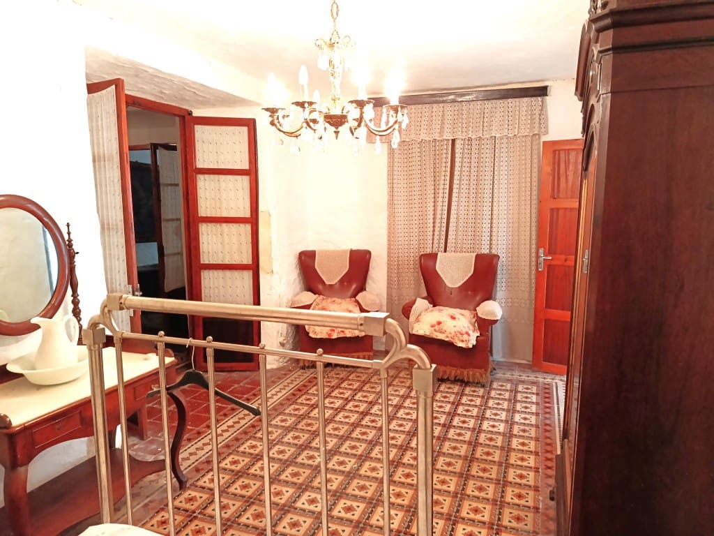 8 soveværelse Byhus til salg i Priego de Cordoba - € 113.000 (Ref: 10038342)