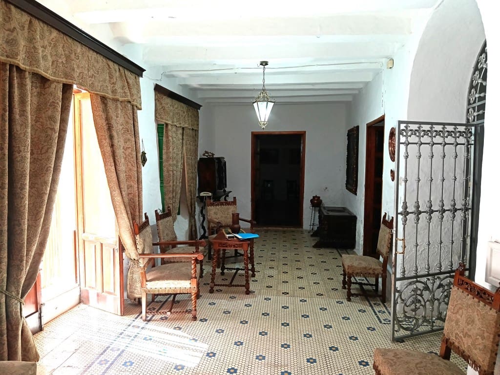 8 soveværelse Byhus til salg i Priego de Cordoba - € 113.000 (Ref: 10038342)