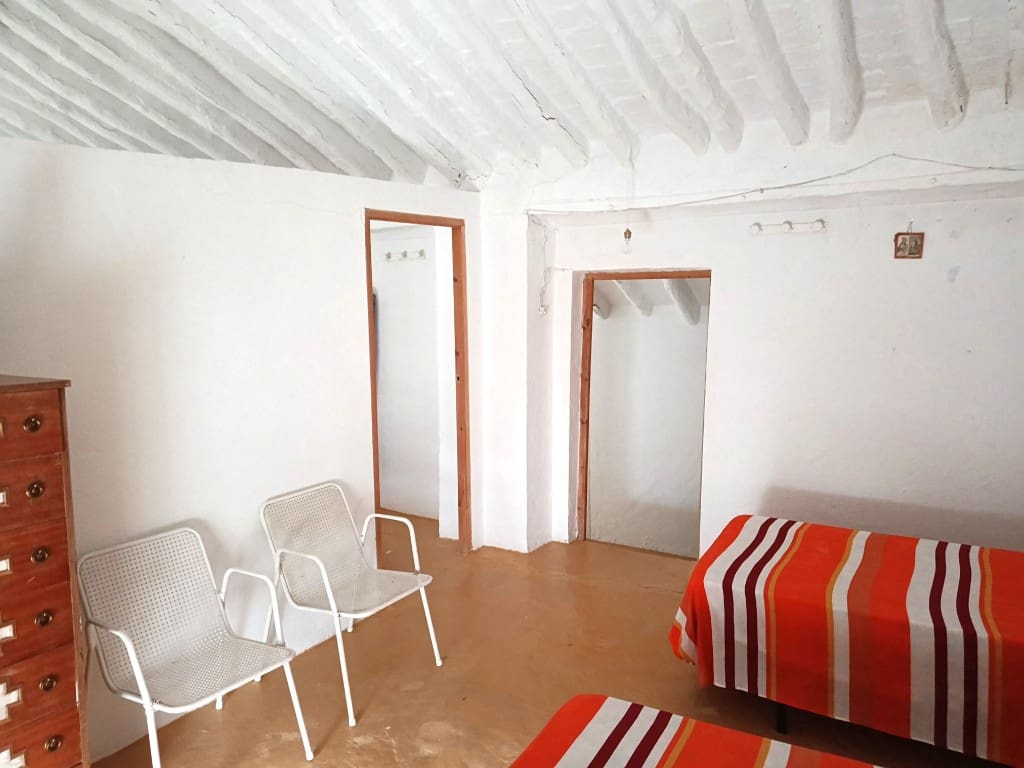 5 slaapkamer Huis te koop in Almedinilla met garage - € 93.000 (Ref: 10038343)