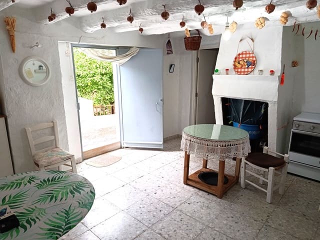 5 slaapkamer Huis te koop in Almedinilla met garage - € 93.000 (Ref: 10038343)
