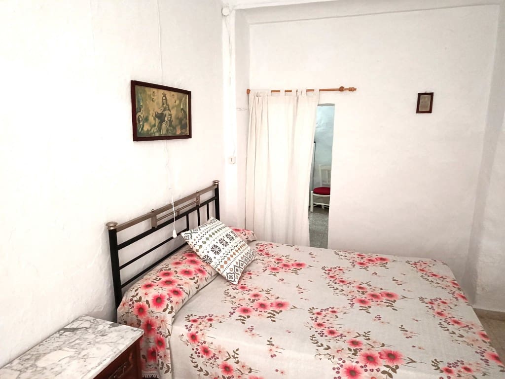 5 slaapkamer Huis te koop in Almedinilla met garage - € 93.000 (Ref: 10038343)