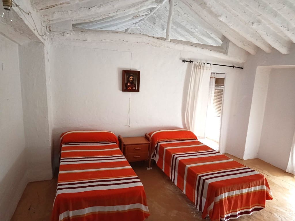 5 slaapkamer Huis te koop in Almedinilla met garage - € 93.000 (Ref: 10038343)