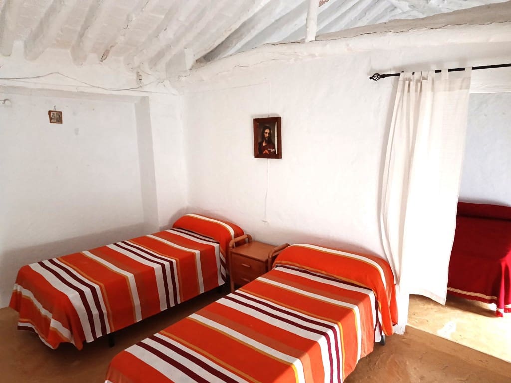 5 slaapkamer Huis te koop in Almedinilla met garage - € 93.000 (Ref: 10038343)