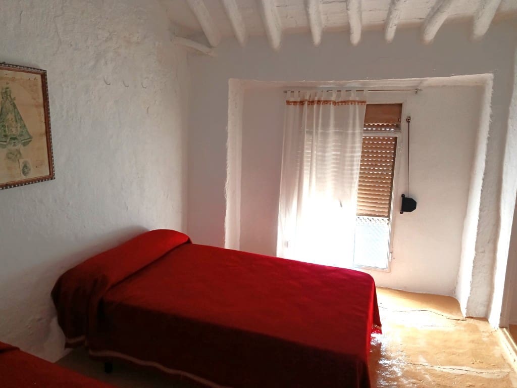 5 slaapkamer Huis te koop in Almedinilla met garage - € 93.000 (Ref: 10038343)