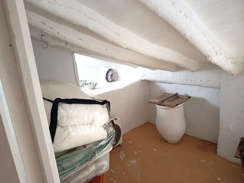 5 slaapkamer Huis te koop in Almedinilla met garage - € 93.000 (Ref: 10038343)