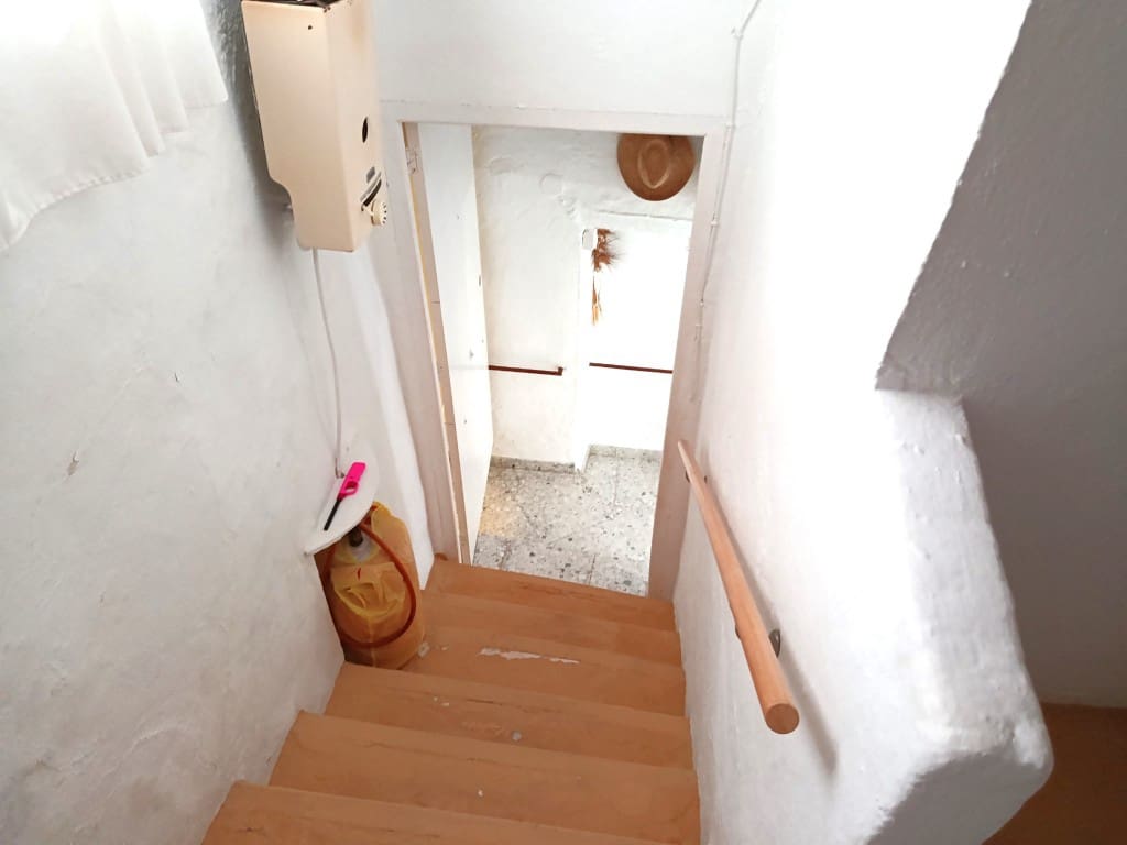 5 slaapkamer Huis te koop in Almedinilla met garage - € 93.000 (Ref: 10038343)