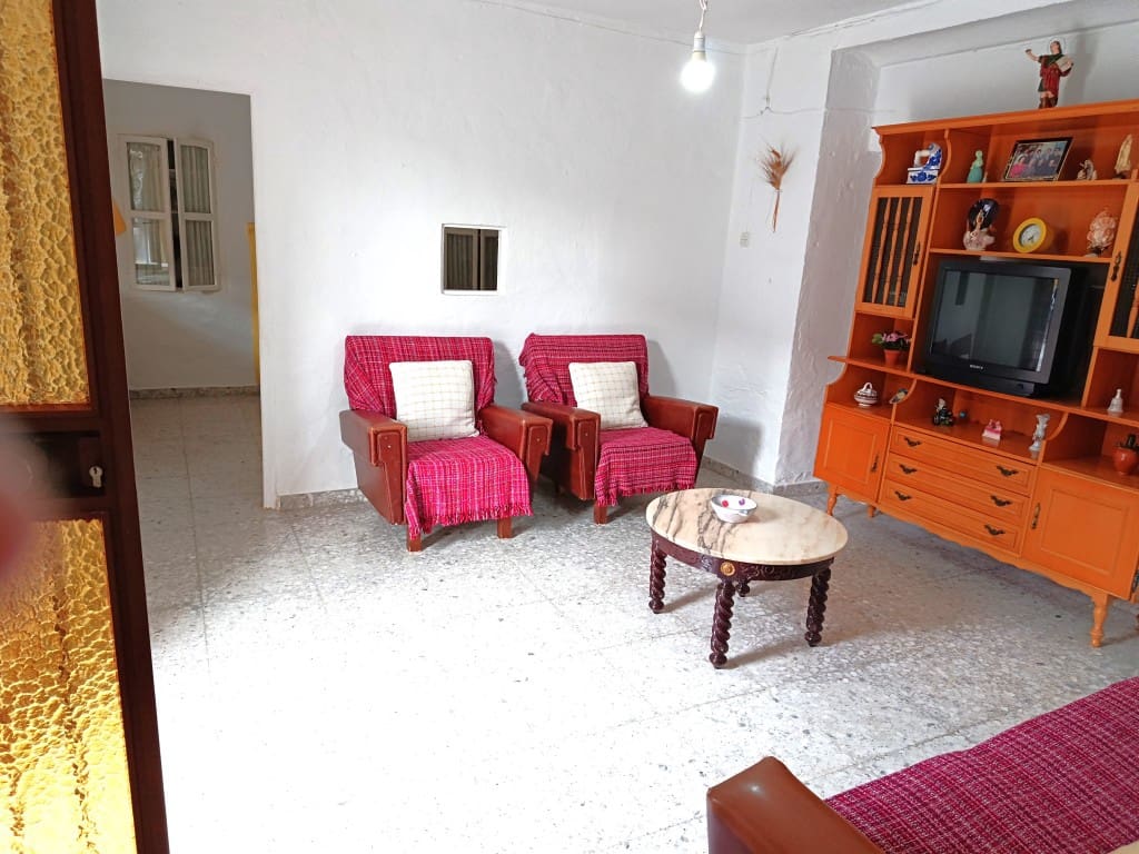 5 slaapkamer Huis te koop in Almedinilla met garage - € 93.000 (Ref: 10038343)