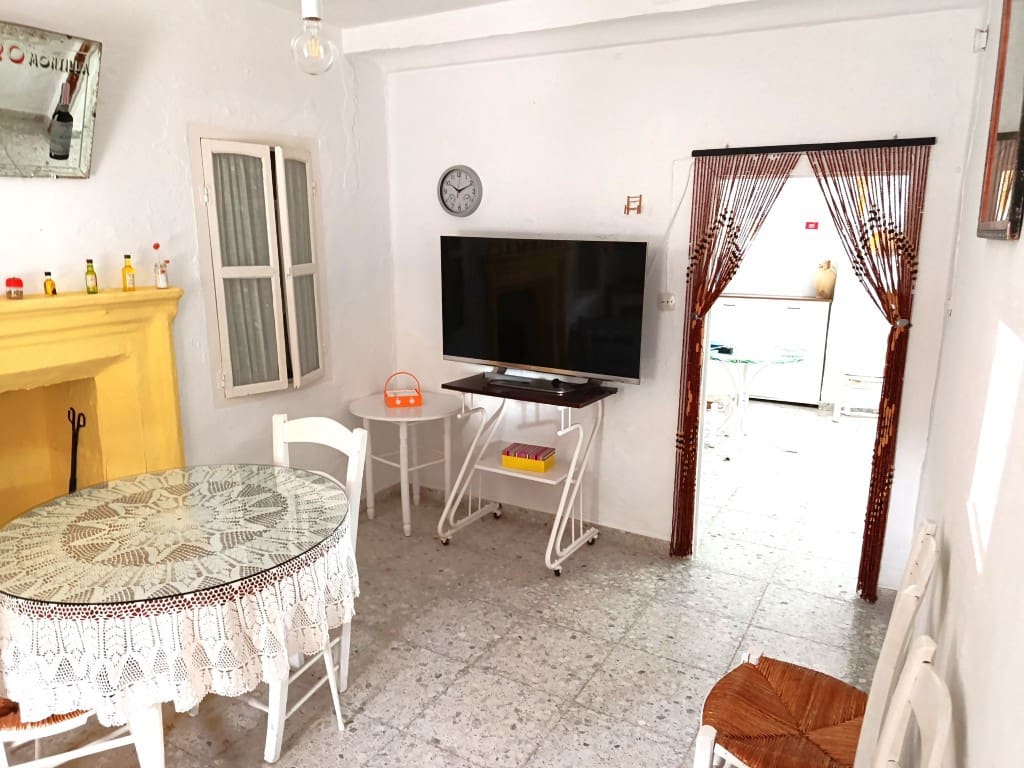 5 slaapkamer Huis te koop in Almedinilla met garage - € 93.000 (Ref: 10038343)