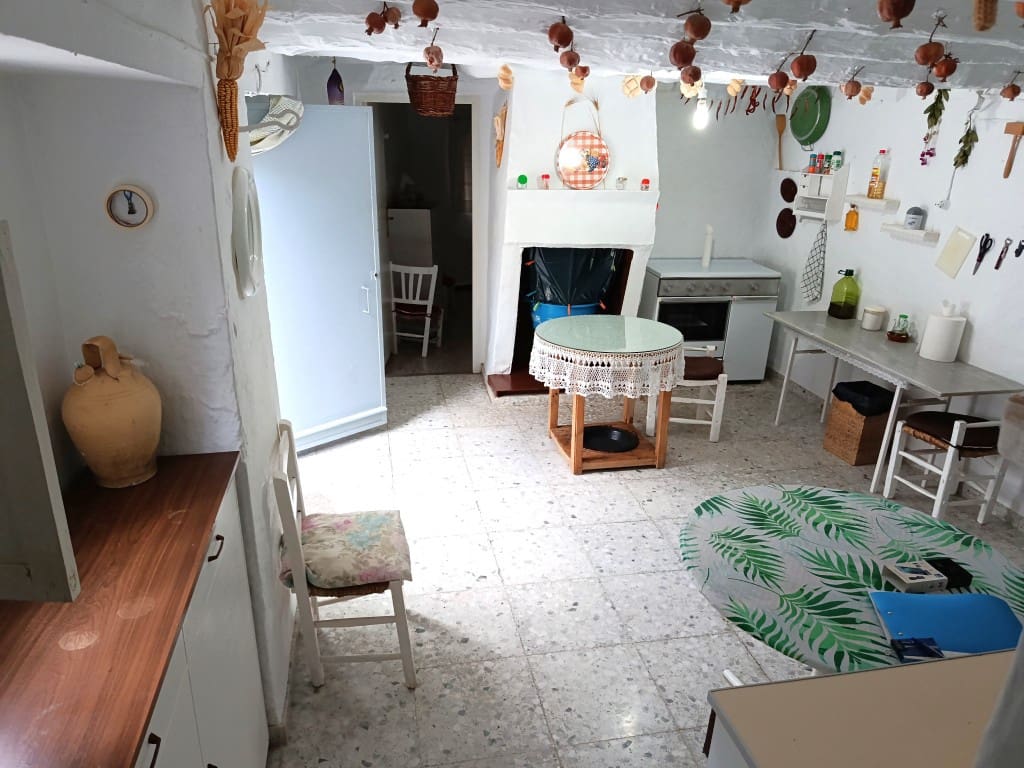 5 slaapkamer Huis te koop in Almedinilla met garage - € 93.000 (Ref: 10038343)