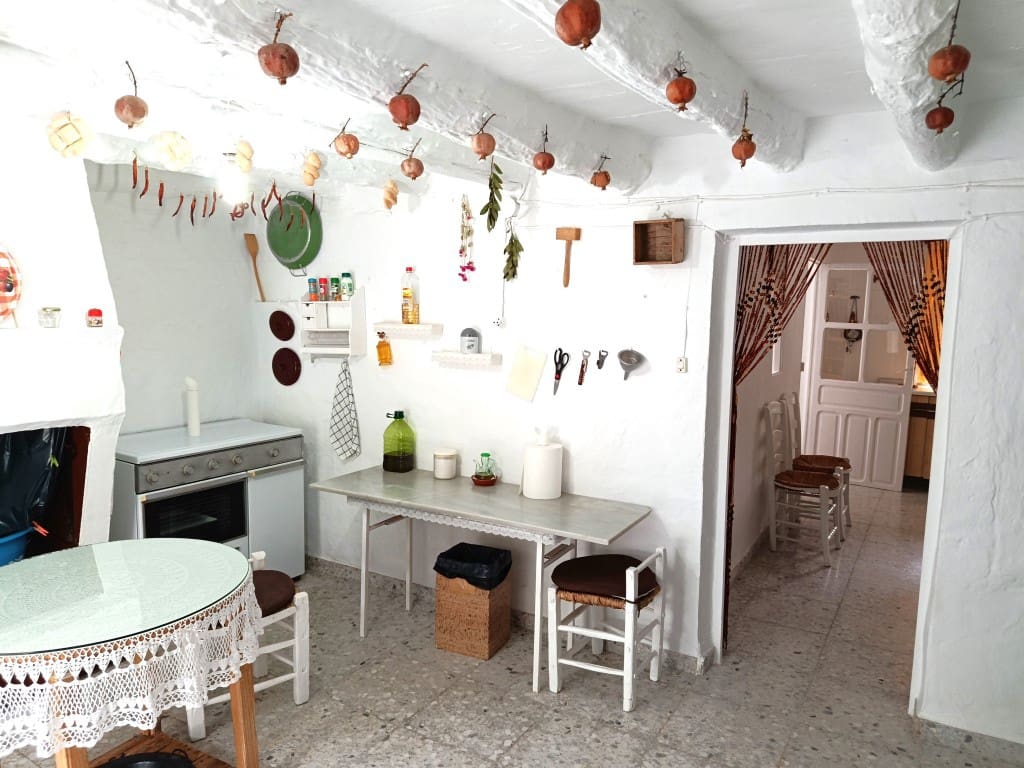 5 slaapkamer Huis te koop in Almedinilla met garage - € 93.000 (Ref: 10038343)