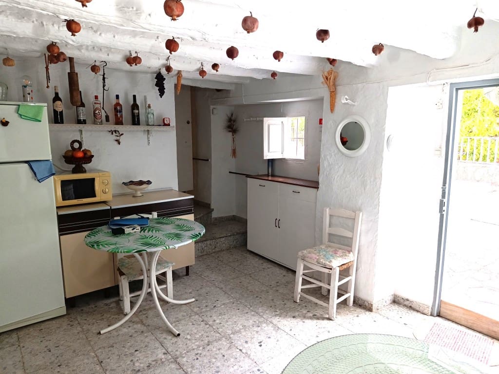 5 slaapkamer Huis te koop in Almedinilla met garage - € 93.000 (Ref: 10038343)