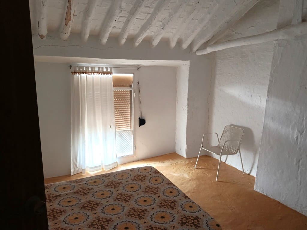 5 slaapkamer Huis te koop in Almedinilla met garage - € 93.000 (Ref: 10038343)